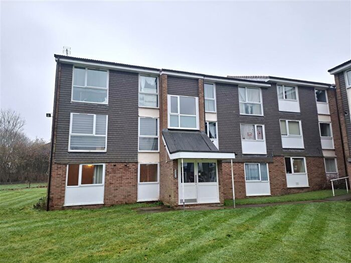 2 Bedroom Apartment To Rent In Cuffley Court, Hemel Hempstead, HP2