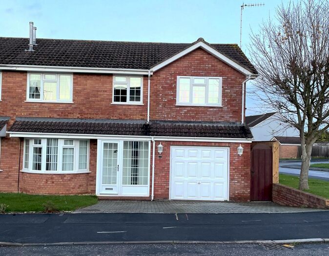 4 Bedroom Semi-Detached House To Rent In Cross Close, Fremington, EX31