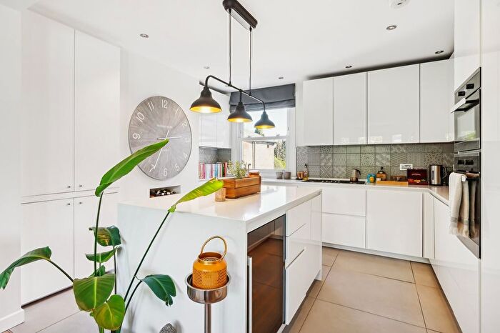 4 Bedroom Flat To Rent In Greswell Street, London, SW6