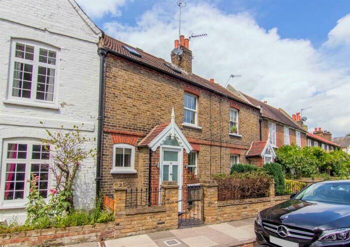 3 Bedroom Cottage To Rent In Christchurch Road, SW14