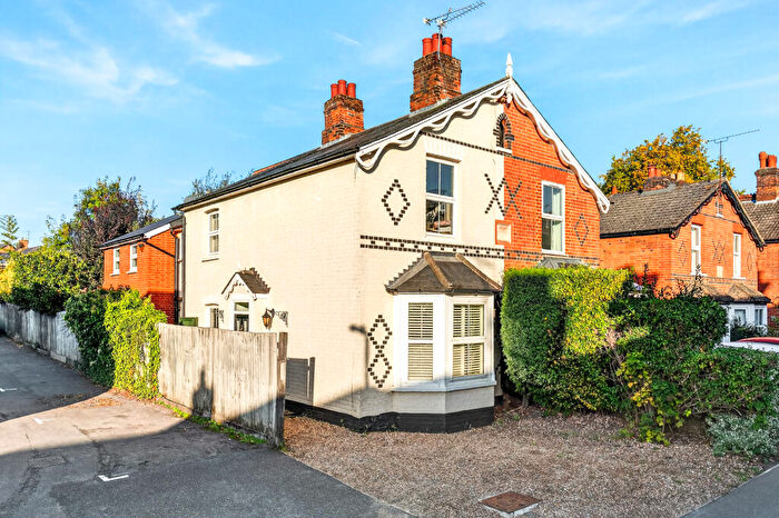 3 Bedroom Semi-Detached House For Sale In Course Road, Berkshire, SL5