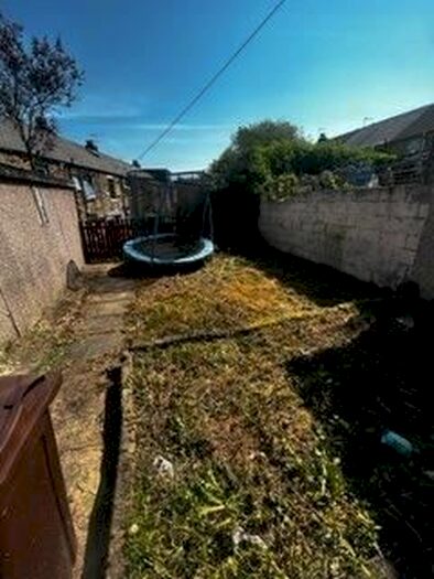 3 Bedroom Semi-Detached House To Rent In Flockton Grove, Bradford, BD4