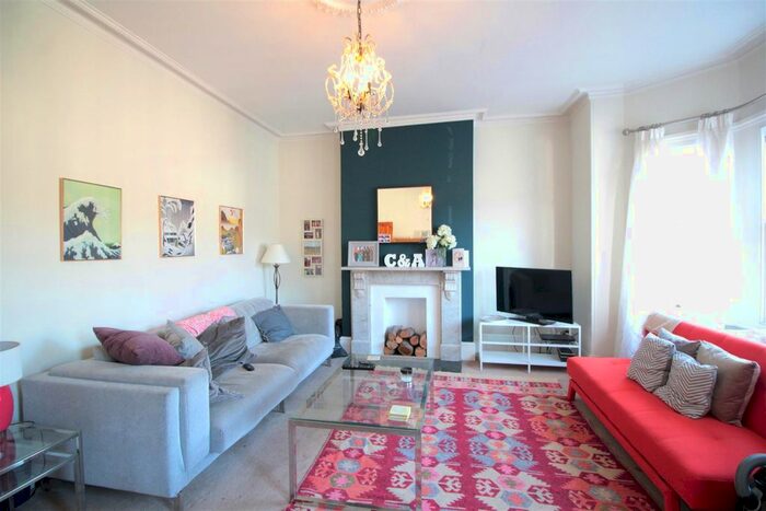 2 Bedroom Flat To Rent In Dalberg Road, London, SW2