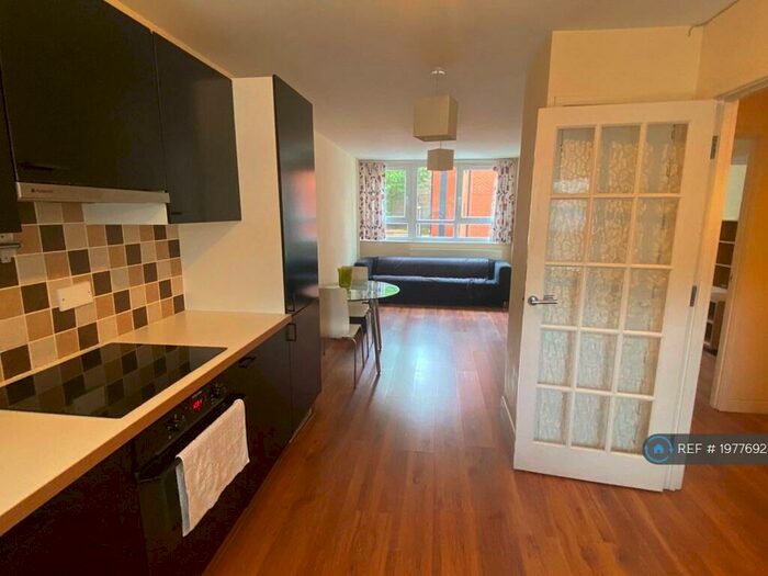 4 Bedroom Maisonette To Rent In Badric Court, London, SW11