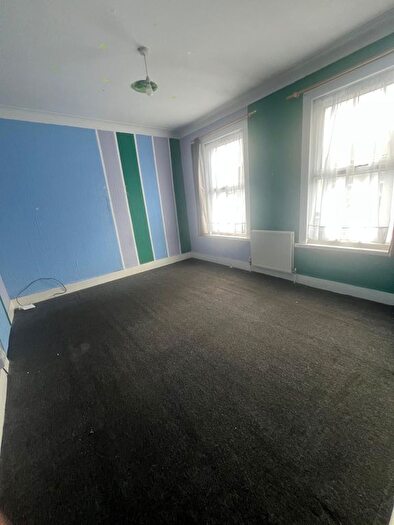 3 Bedroom Town House To Rent In Francis Avenue, Ilford, IG1