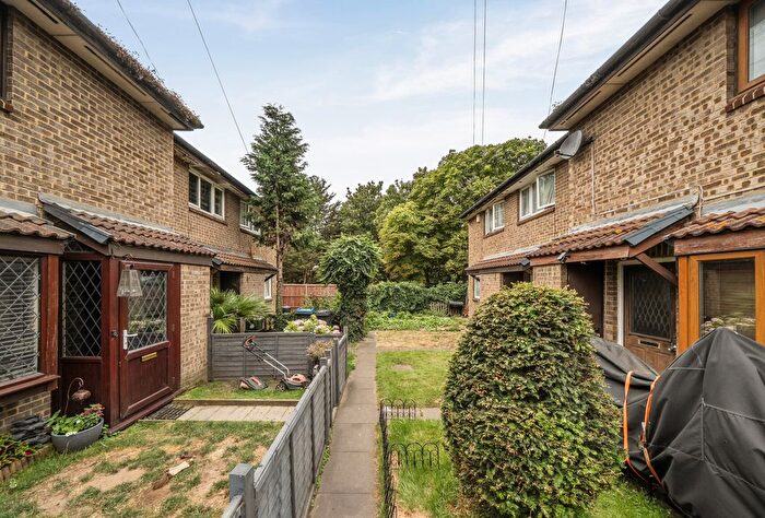 2 Bedroom End Of Terrace House For Sale In Tamworth Lane, Mitcham, CR4