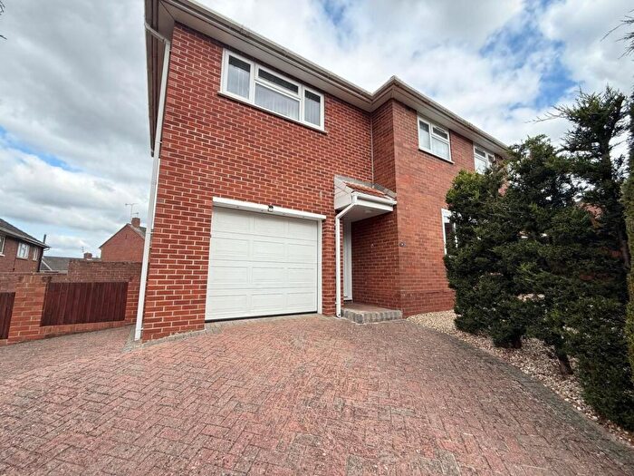 4 Bedroom End Of Terrace House For Sale In Thornpark Rise, Exeter, EX1