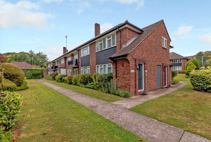 3 Bedroom Maisonette To Rent In Bromet Close, Watford, WD17