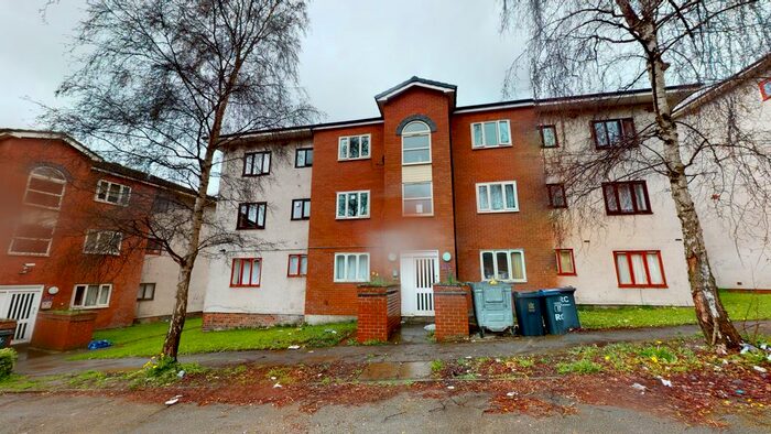 3 Bedroom Flat To Rent In Regency Court, Whetley Lane, Bradford, BD8