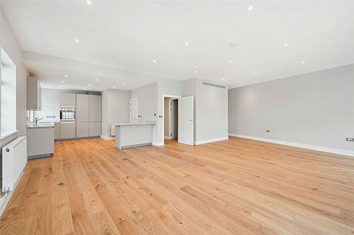 3 Bedroom Flat To Rent In Sackville Street, Mayfair, W1S