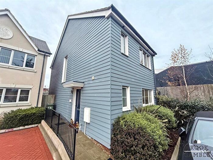 3 Bedroom Detached House For Sale In Finchley Place, Eastbourne, BN23