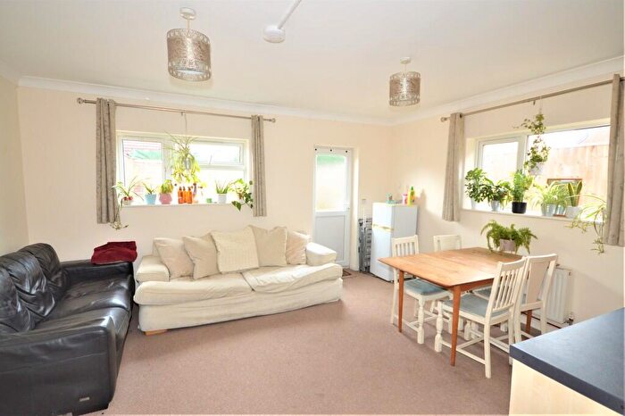 5 Bedroom Semi Detached House To Rent In Wycliffe Road, Winton, BH9