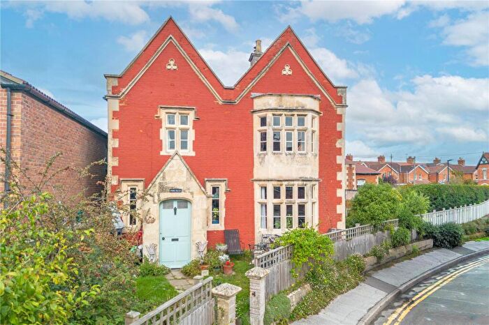 3 Bedroom Semi Detached House For Sale In New Park Road, Devizes, Wiltshire, SN10