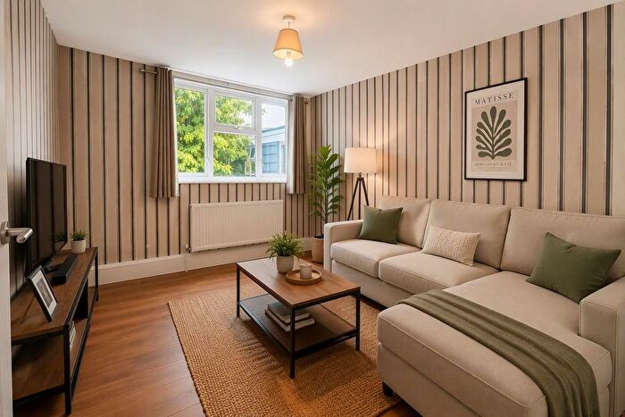 3 Bedroom Flat To Rent In Este Road, London, SW11