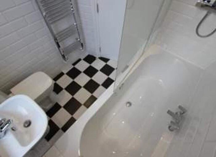 4 Bedroom End Of Terrace House To Rent In Warwick Road, London, N11