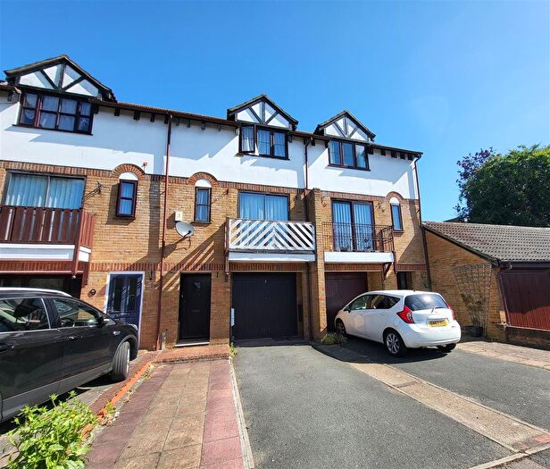 2 Bedroom Property To Rent In Tintagel Gardens, Rochester, ME2