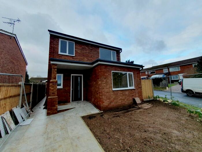 3 Bedroom Detached House To Rent In Hadleigh Rise, Caversham, RG4