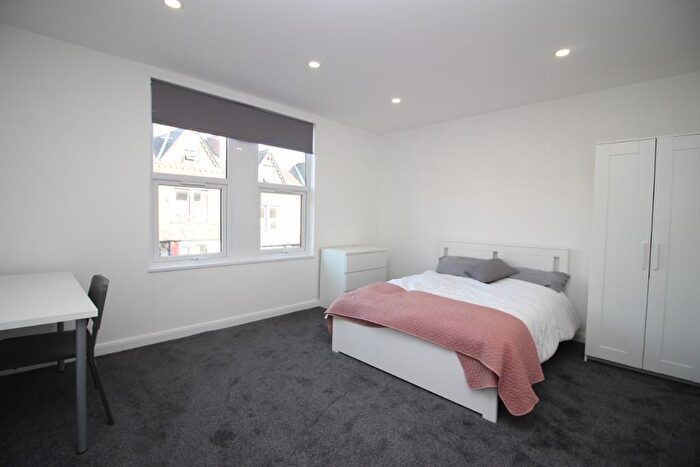 6 Bedroom House To Rent In Chestnut Avenue, Leeds, LS6