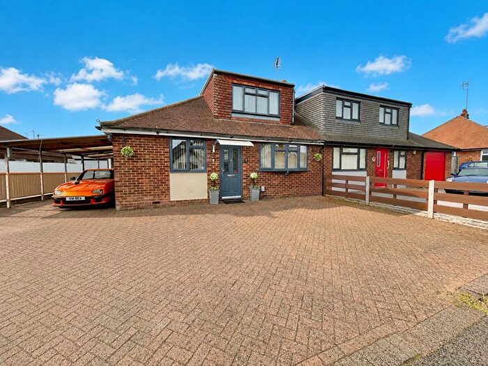 3 Bedroom Chalet For Sale In Chapterhouse Road, Luton, Bedfordshire, LU4
