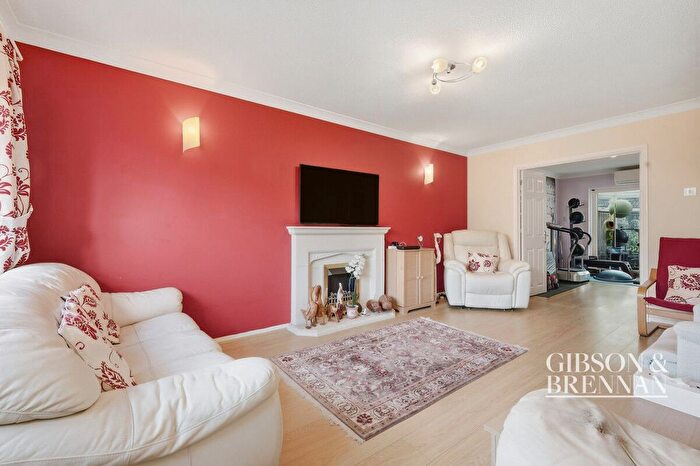 4 Bedroom Detached House For Sale In Suffolk Drive, Basildon, SS15