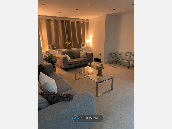 2 Bedroom Flat To Rent In Harlow Moor Drive, Harrogate, HG2