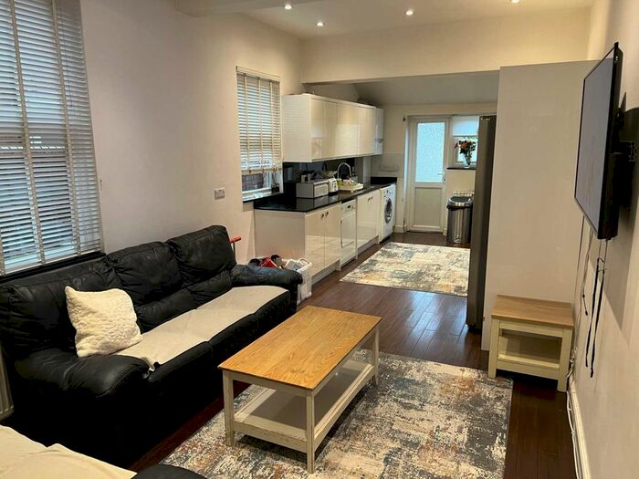 4 Bedroom Terraced House To Rent In London Road, Reading, RG1