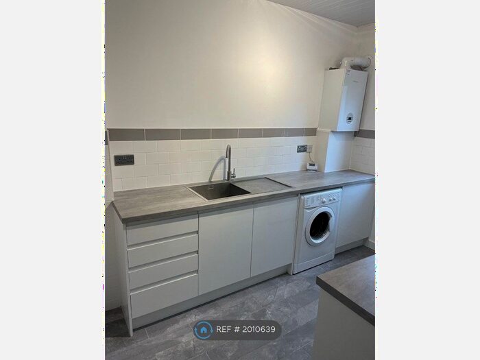 1 Bedroom Flat To Rent In Colinslee Avenue, Paisley, PA2