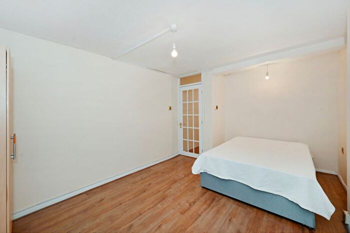 Studio To Rent In Gatliff Close, Ebury Bridge Road, Westminster, London, SW1W