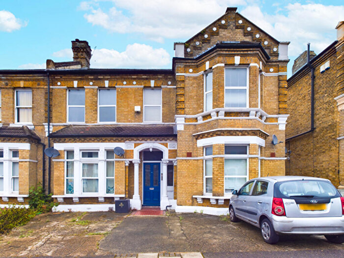 1 Bedroom Flat To Rent In Manor Road, Beckenham, Kent, BR3