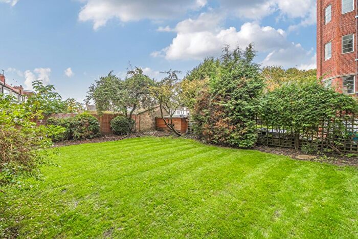 2 Bedroom Flat For Sale In Jubilee Court, CR7