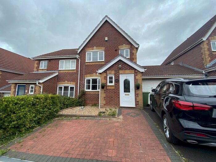 3 Bedroom Semi-Detached House To Rent In Simmonds View, Bristol, BS34