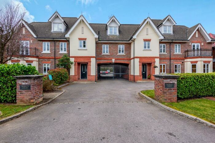 2 Bedroom Apartment To Rent In New Road, Ascot, SL5