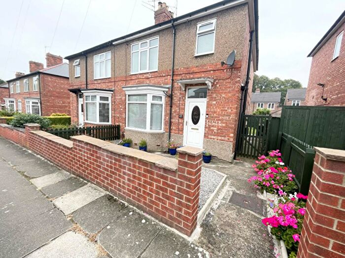 3 Bedroom Semi-Detached House To Rent In Newlands Road/Cockerton/Darlington, DL3