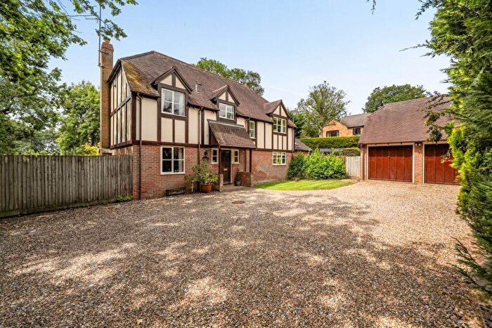 4 Bedroom Detached House For Sale In Yattendon Road, Hermitage, Thatcham, RG18