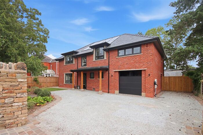 5 Bedroom Detached House For Sale In Rye Flatt Lane, Somersall, Chesterfield, S40