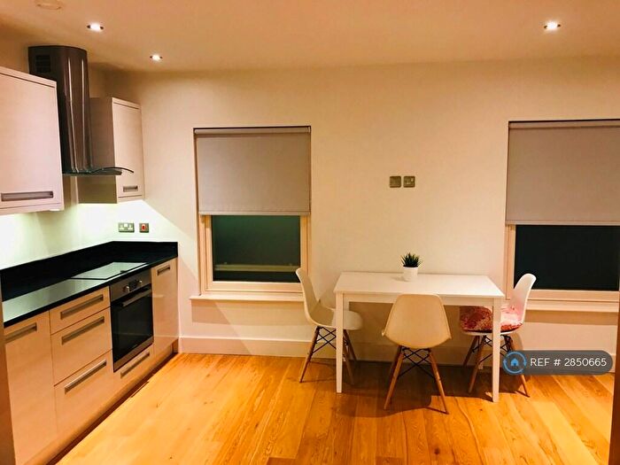 1 Bedroom Flat To Rent In Cross St, Reading, RG1