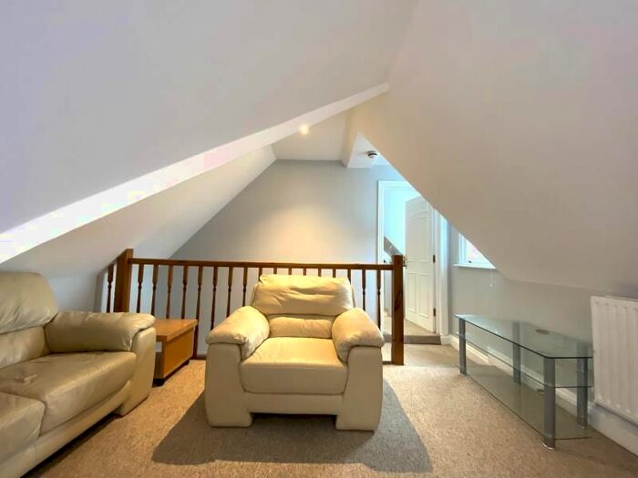 Studio To Rent In Farnham Road, Guildford, GU2