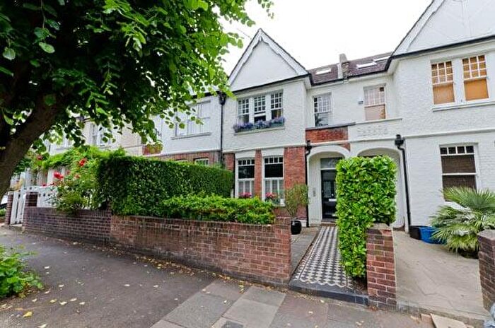 2 Bedroom Apartment To Rent In Palewell Park, SW14