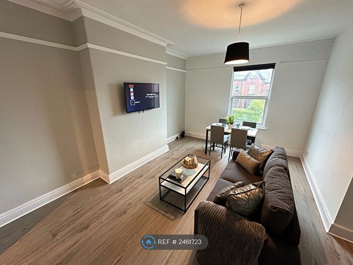 3 Bedroom Flat To Rent In Kelso Road, Leeds, LS2