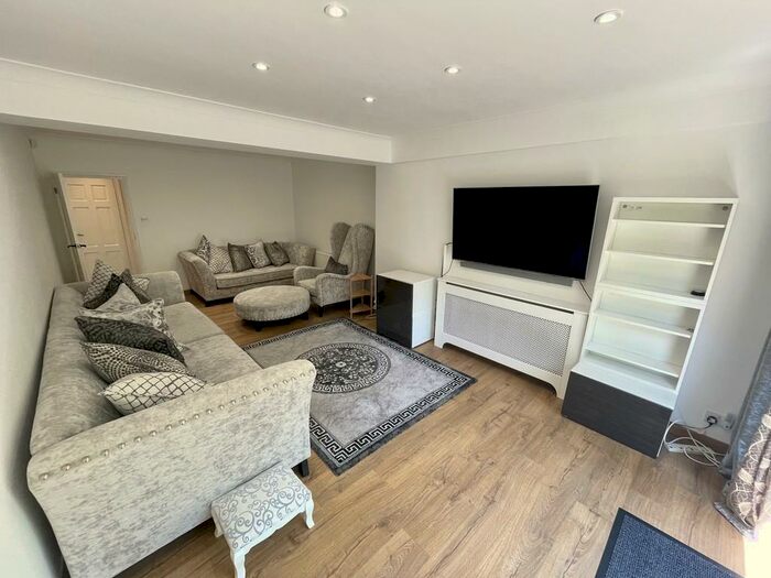 3 Bedroom Detached Bungalow To Rent In Caterham Drive, Coulsdon, CR5