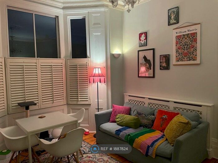 1 Bedroom Flat To Rent In Raised Ground Floor, London, SW4