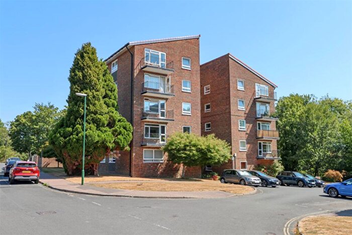 2 Bedroom Flat For Sale In Ayshe Court Drive, Horsham, RH13