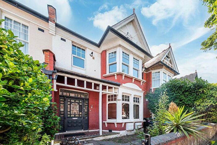 1 Bedroom Flat For Sale In Park Avenue, London, N13