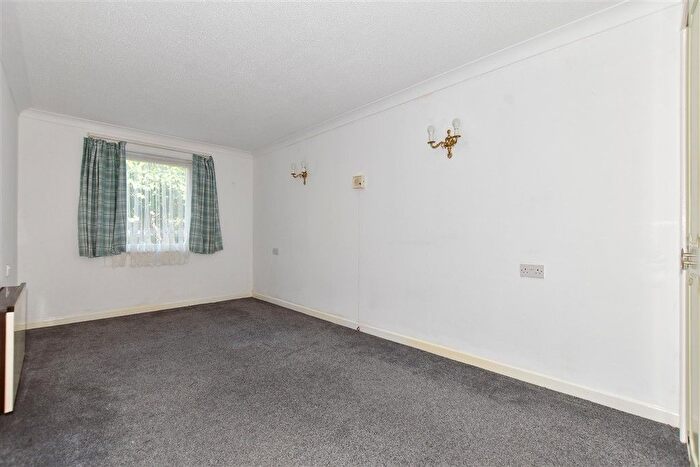 1 Bedroom Flat For Sale In Hunting Gate, Birchington, Kent, CT7