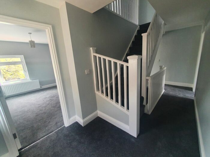 5 Bedroom Semi-Detached House To Rent In Redburn Drive, Shipley, BD18