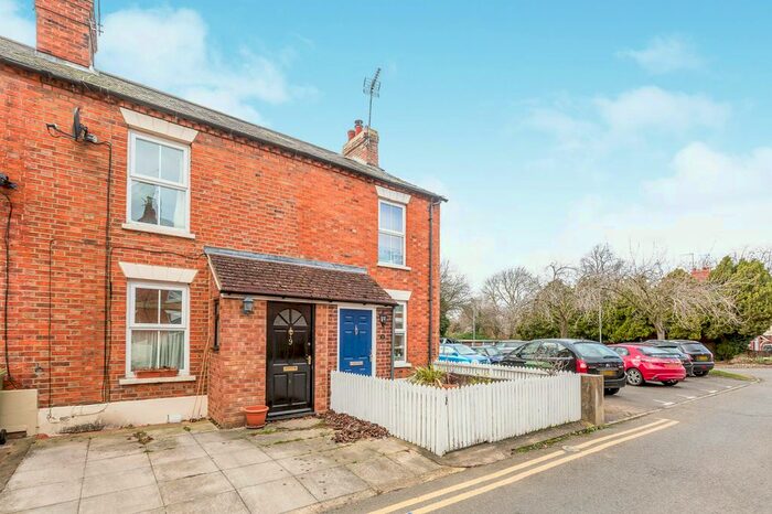 2 Bedroom End Of Terrace House To Rent In King Street, Stony Stratford, MK11