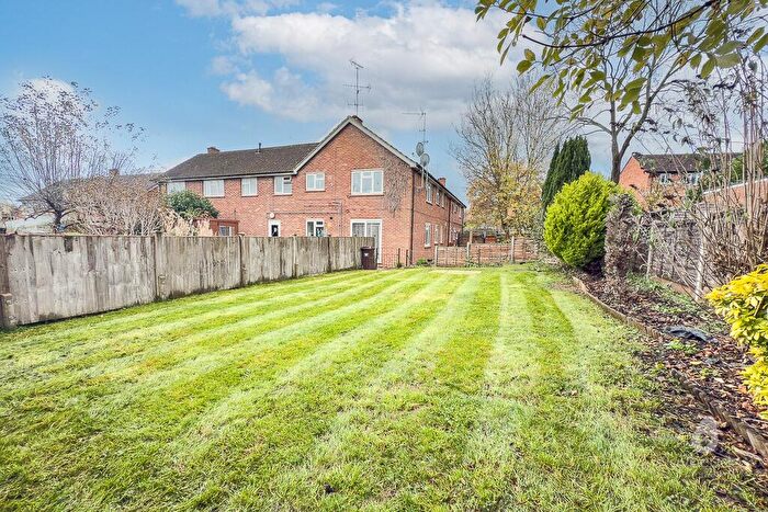 2 Bedroom Flat For Sale In Red Rose, Binfield, Berkshire, RG42