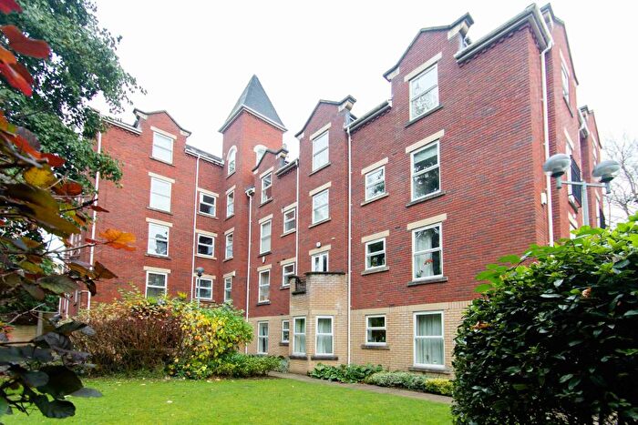 2 Bedroom Flat To Rent In Gardenhurst, Cardigan Road, Headingley, Leeds, LS6