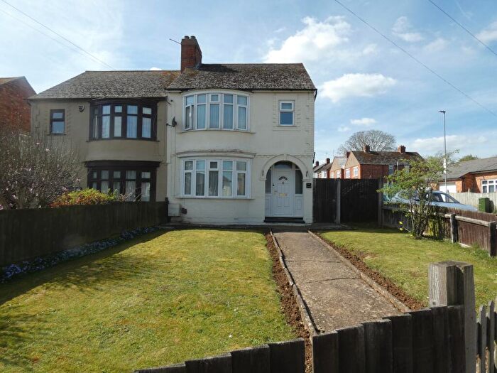 3 Bedroom Semi-Detached House To Rent In Eastfield Road, Wellingborough, NN8