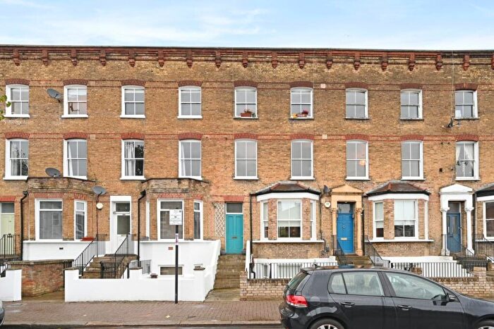 2 Bedroom Flat For Sale In Byrne Road, London, SW12